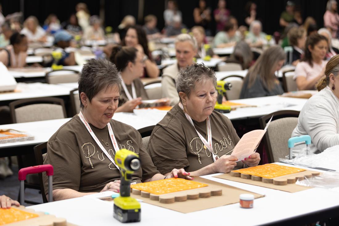 Crafters using Scorch Marker products at the Pinners Conference