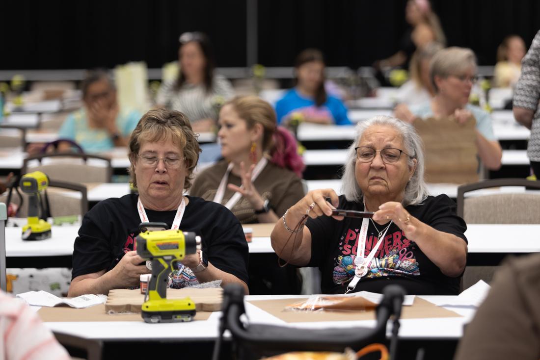 Crafters using Scorch Marker products at the Pinners Conference