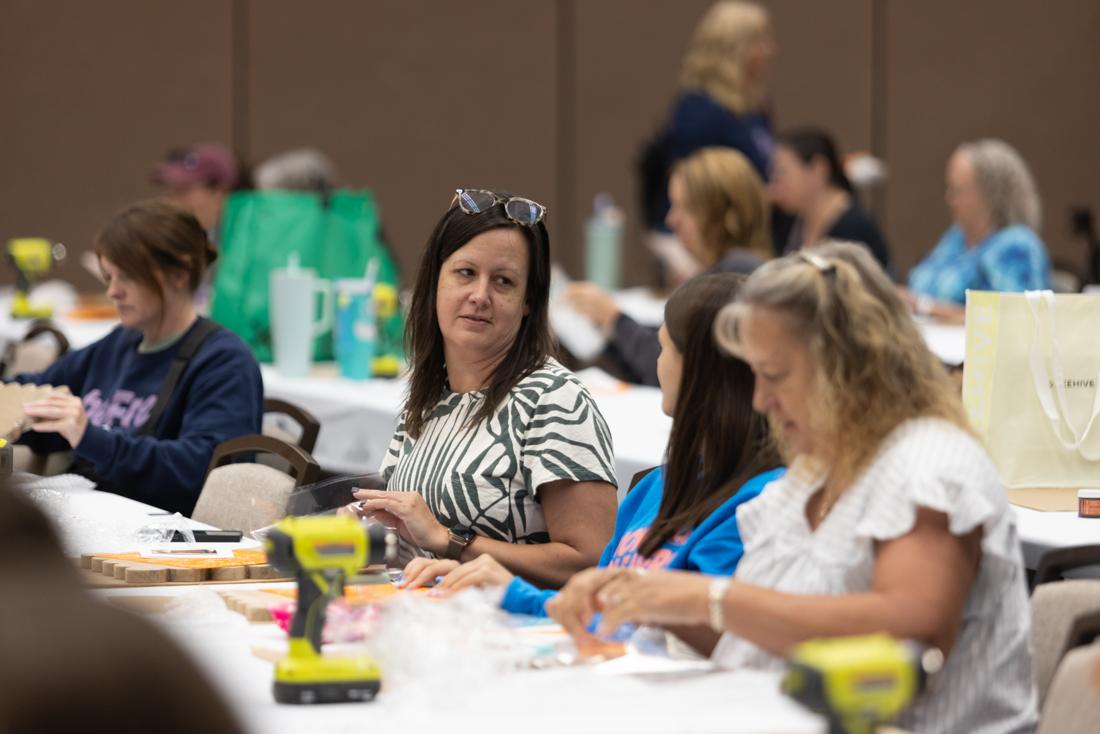 Crafters using Scorch Marker products at the Pinners Conference