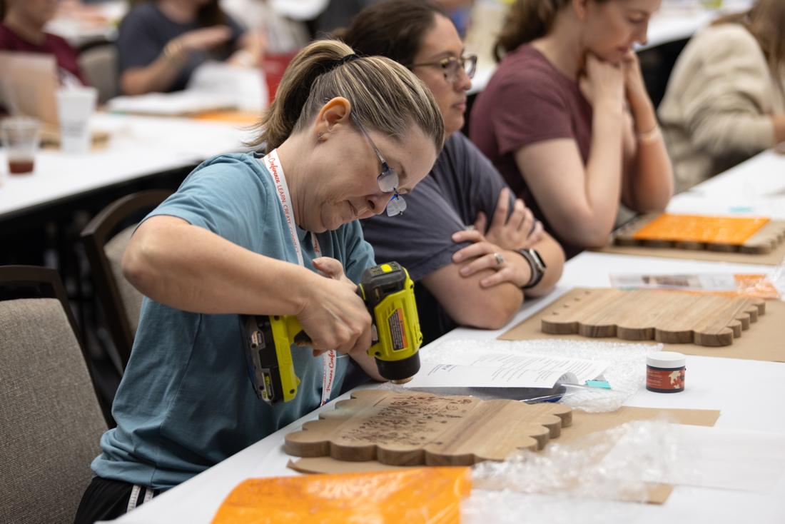 Crafters using Scorch Marker products at the Pinners Conference