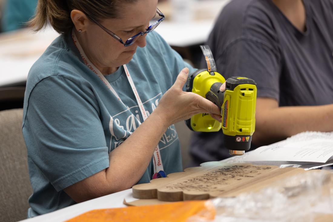 Crafters using Scorch Marker products at the Pinners Conference