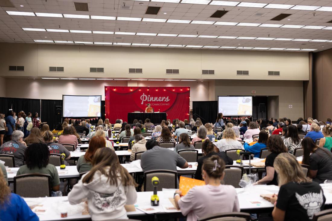 Crafters using Scorch Marker products at the Pinners Conference
