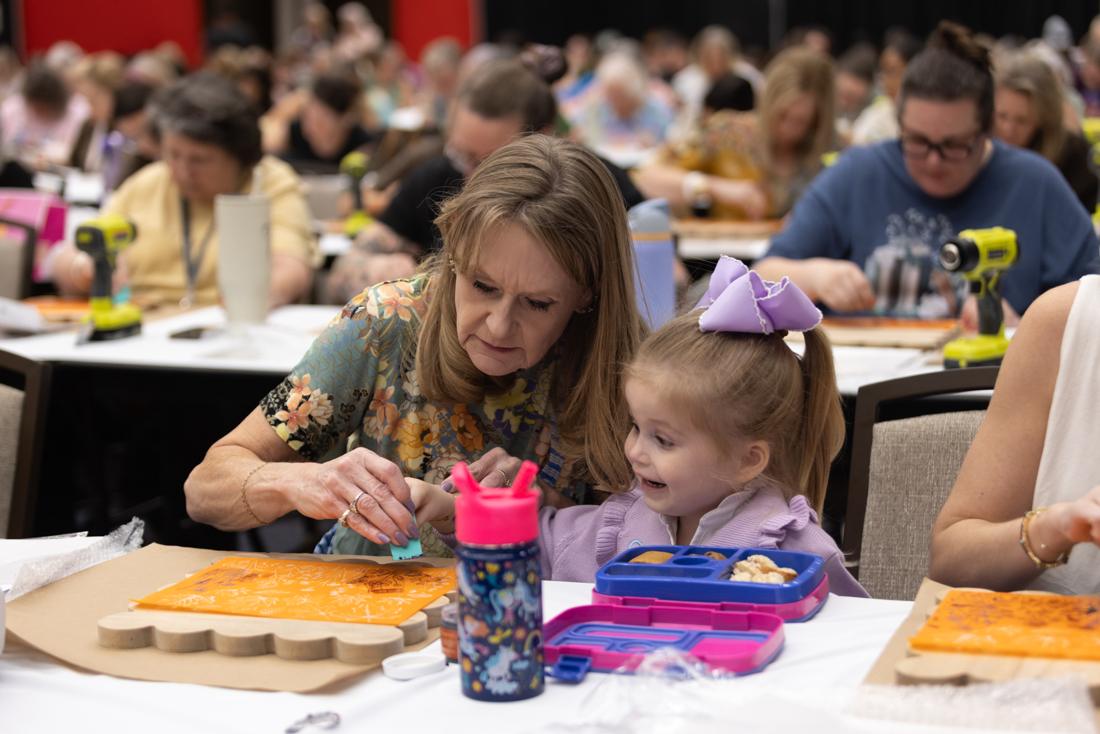 Crafters using Scorch Marker products at the Pinners Conference