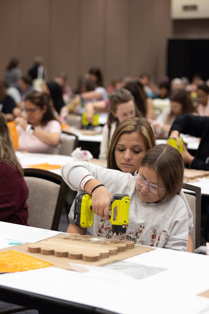 Crafters using Scorch Marker products at the Pinners Conference