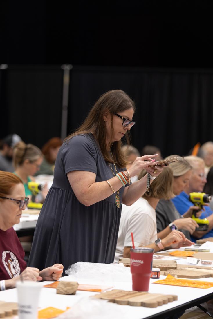 Crafters using Scorch Marker products at the Pinners Conference