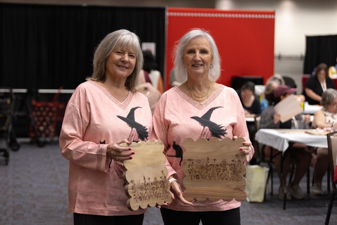 Crafters using Scorch Marker products at the Pinners Conference