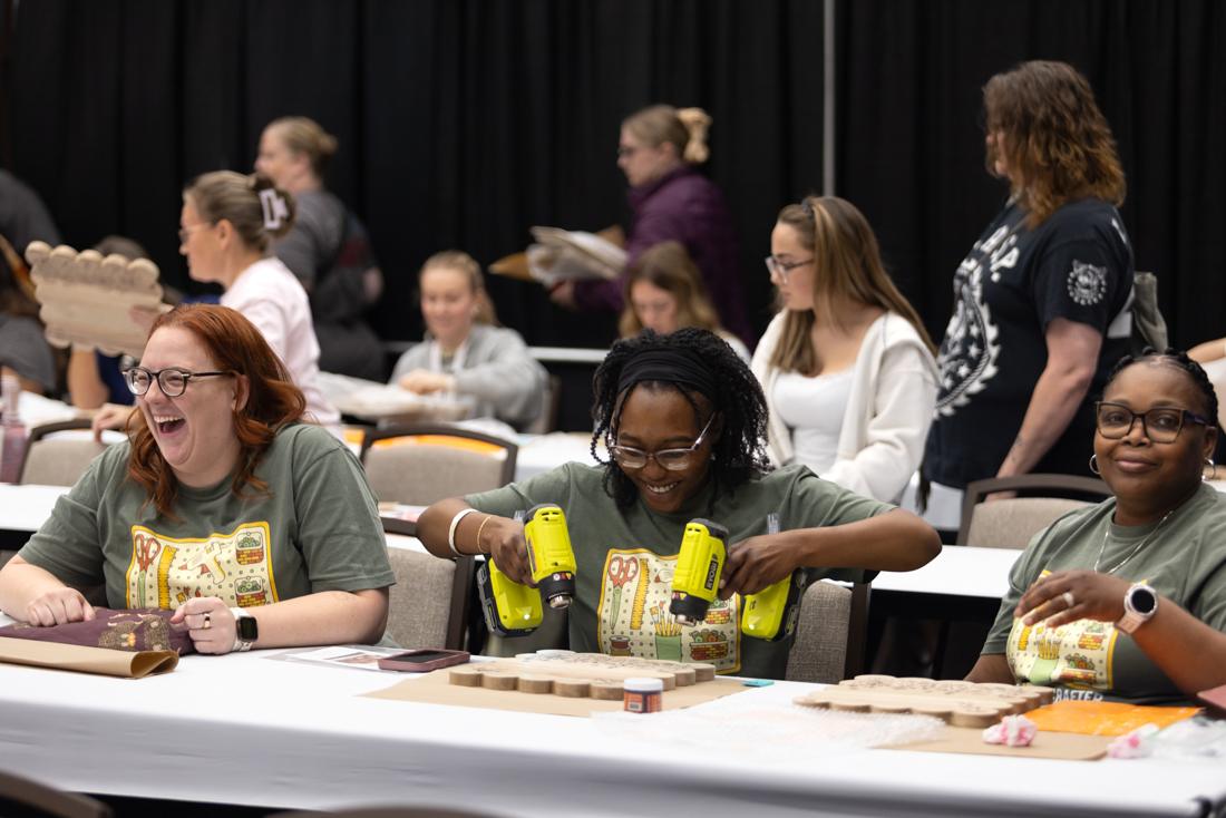 Crafters using Scorch Marker products at the Pinners Conference