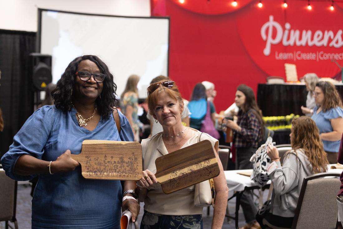 Crafters using Scorch Marker products at the Pinners Conference