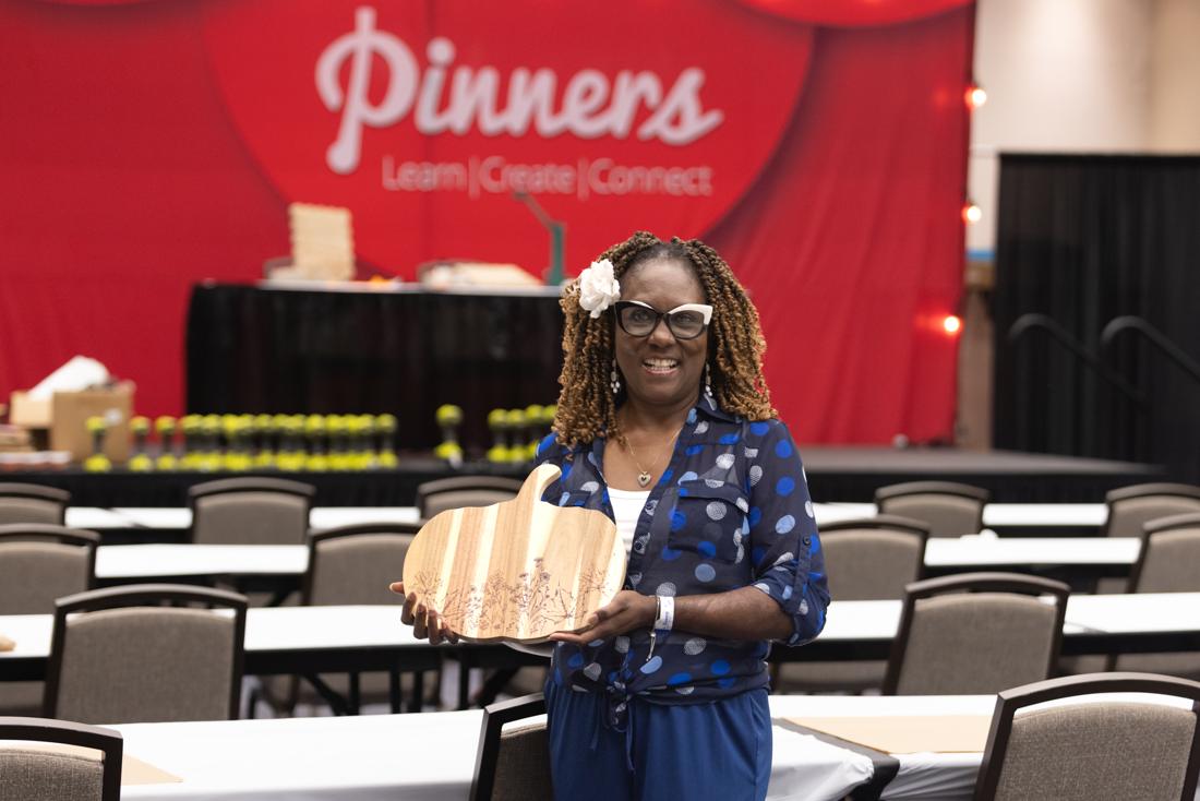 Crafters using Scorch Marker products at the Pinners Conference