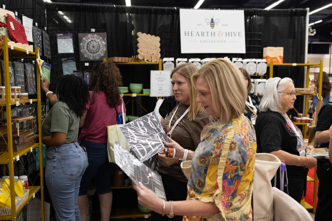 Crafters using Scorch Marker products at the Pinners Conference