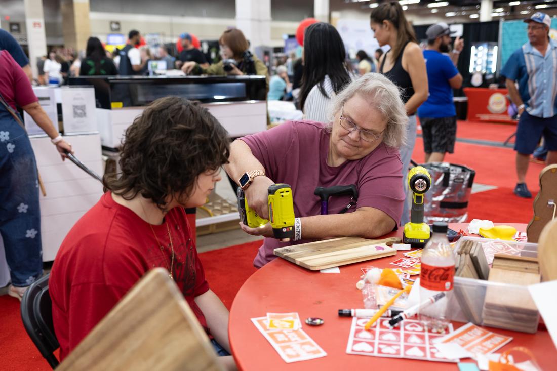 Crafters using Scorch Marker products at the Pinners Conference